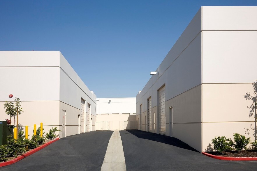 More Photos Of 766 Palmyrita Ave, Riverside Distribution For Lease