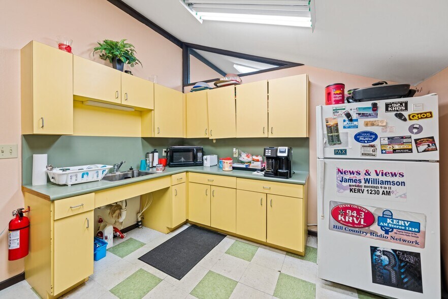 More Photos Of 2125 Sidney Baker St, Kerrville Storefront Retail Office For Sale