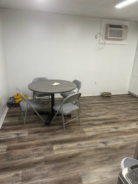 More Photos Of 901 S Woodrow Wilson St, Plant City Office For Sale