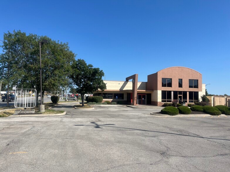 More Photos Of 16703 E 23rd St S, Independence Fast Food For Sale