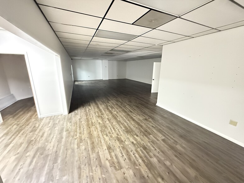 More Photos Of 1535 N Cogswell St, Rockledge Warehouse For Lease