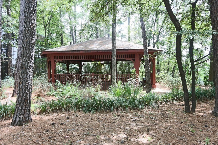 More Photos Of 2020 N Loop Fwy W, Houston Office For Lease