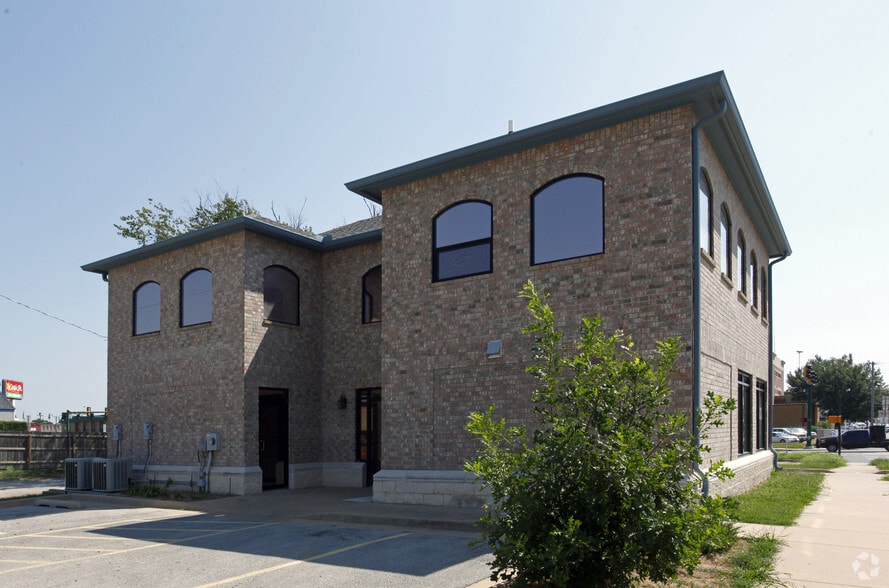 More Photos Of 223 S Lynn Riggs Blvd, Claremore Office For Lease