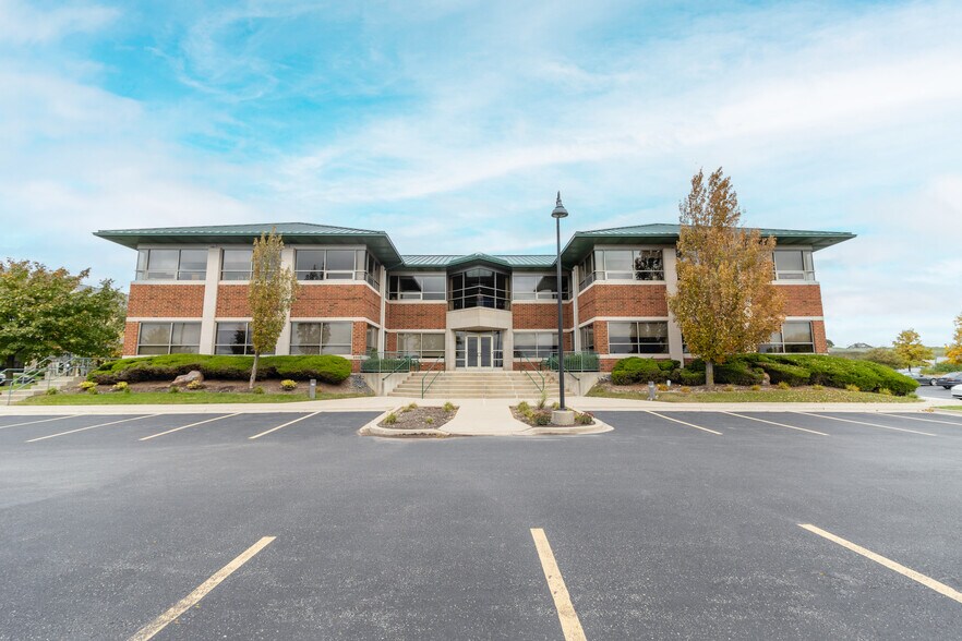 More Photos Of 2500 Lehigh Ave, Glenview Flex For Lease