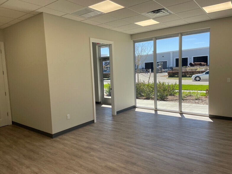 More Photos Of 3931 SE Commerce Ave, Stuart Warehouse For Lease