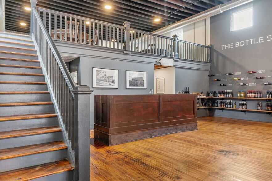 More Photos Of 415 S Thompson Ave, Excelsior Springs Bar For Sale