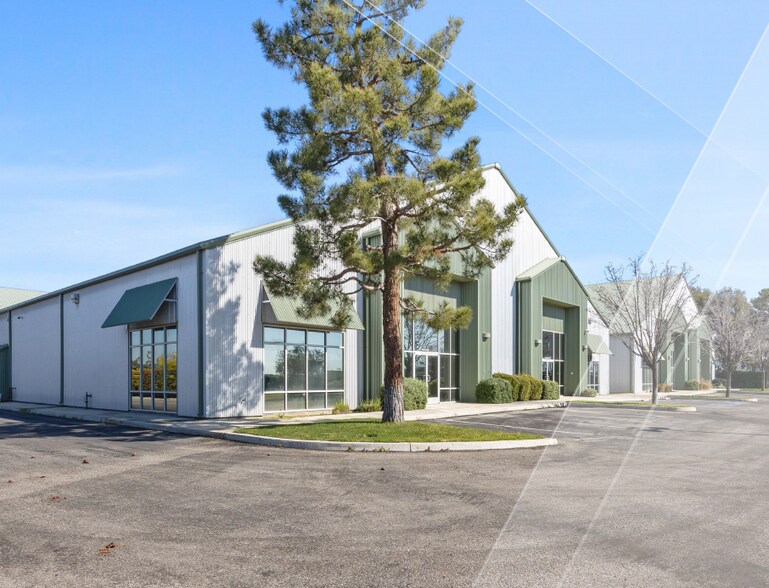 More Photos Of 4425 E Brundage Ln, Bakersfield Unknown For Lease