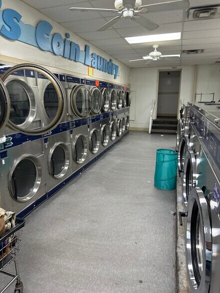 More Photos Of 1422 E 55th St, Kansas City General Retail For Sale