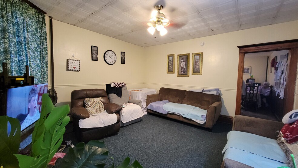 More Photos Of 522 Main St, Rockwood Specialty For Sale