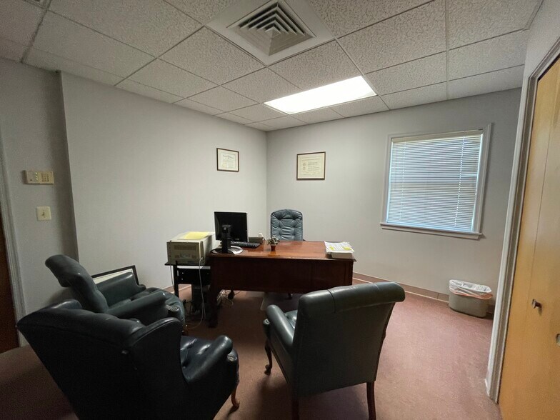 More Photos Of 11340 Pembrooke Sq, Waldorf Medical For Sale