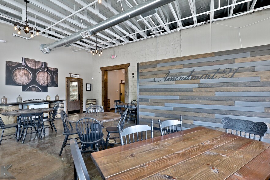 More Photos Of 382 Chestnut St, Abilene Bar For Sale