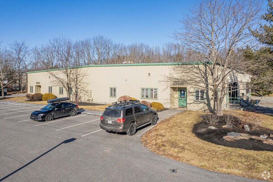 More Photos Of 35 Bradley Dr, Westbrook Warehouse For Lease