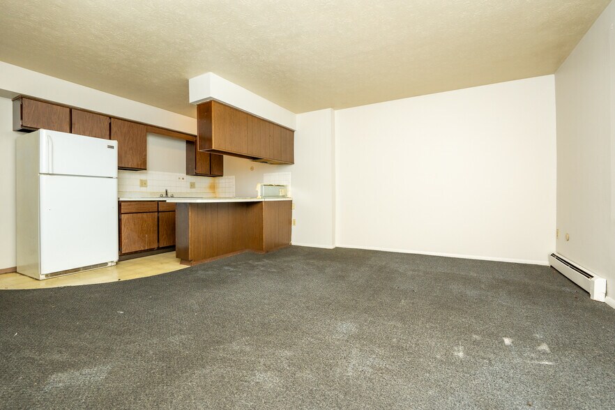 More Photos Of 500 Zahn Dr, Akron Apartments For Sale