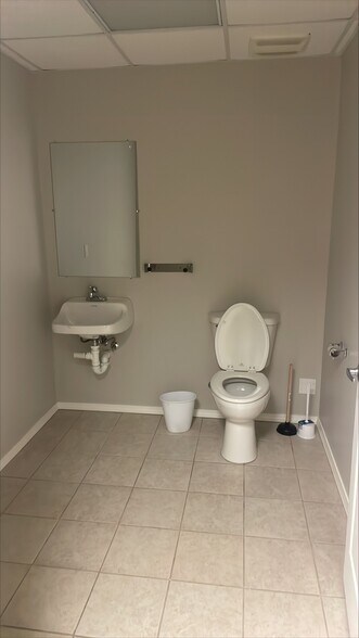More Photos Of 25760 E Admiral Pl, Catoosa Self Storage For Lease