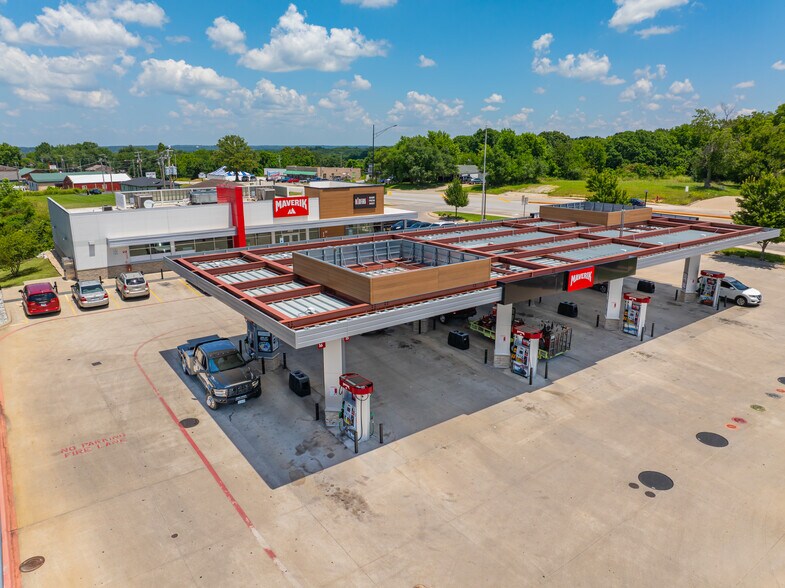 More Photos Of 305 W South St, Ozark Convenience Store For Sale