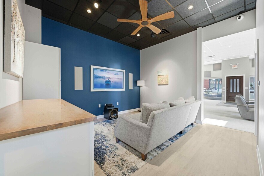 More Photos Of 443 Walnut St, Sewickley Flex For Sale