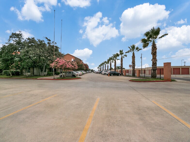 More Photos Of 7737 Skolout St, San Antonio Apartments For Sale