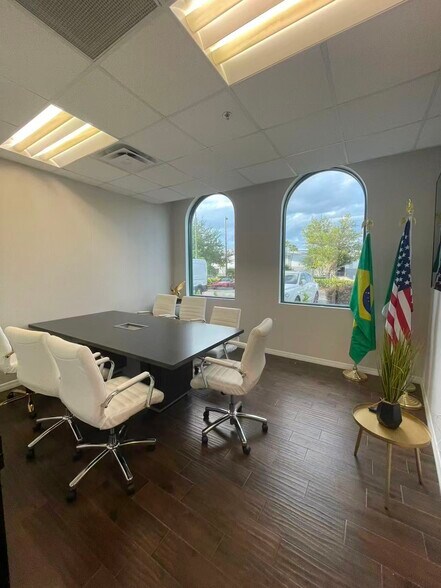 More Photos Of 7075 Kingspointe Pky, Orlando Showroom For Sale