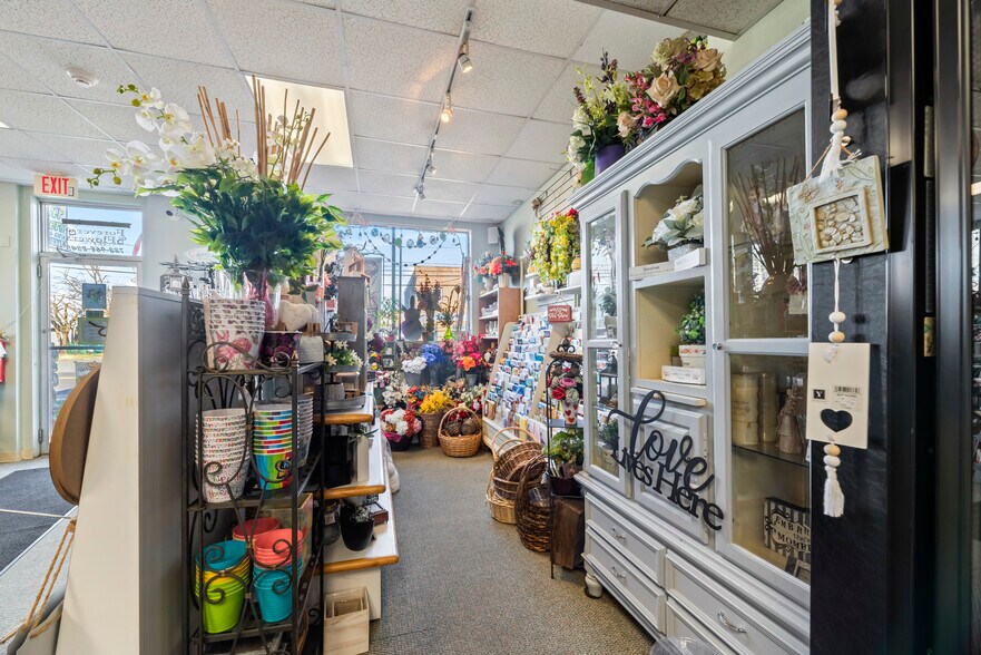 More Photos Of 136 Stelton Rd, Piscataway General Retail For Sale