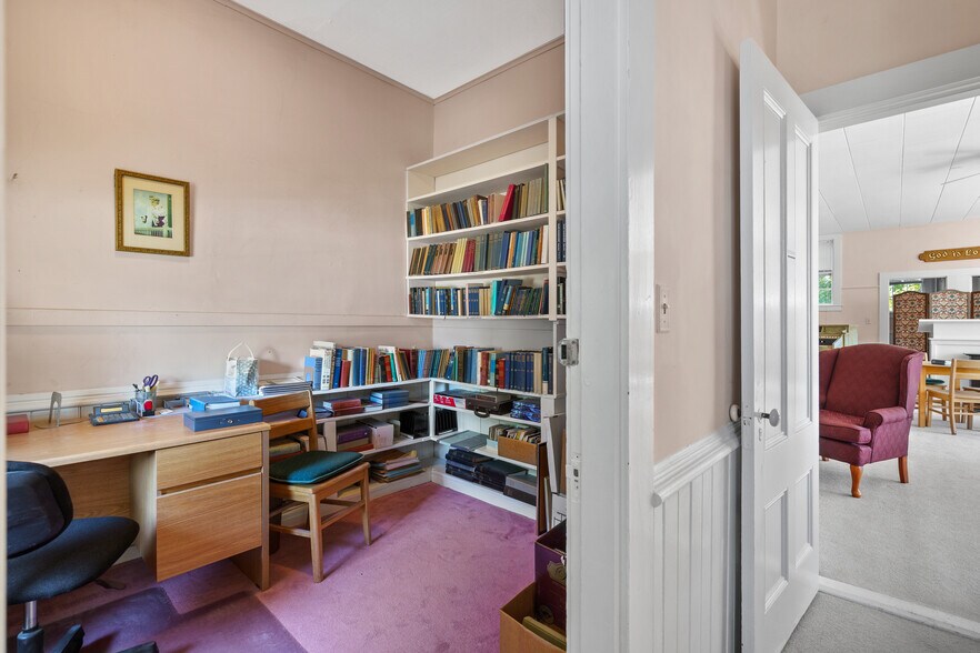 More Photos Of 25 Oak St, Boothbay Harbor Specialty For Sale