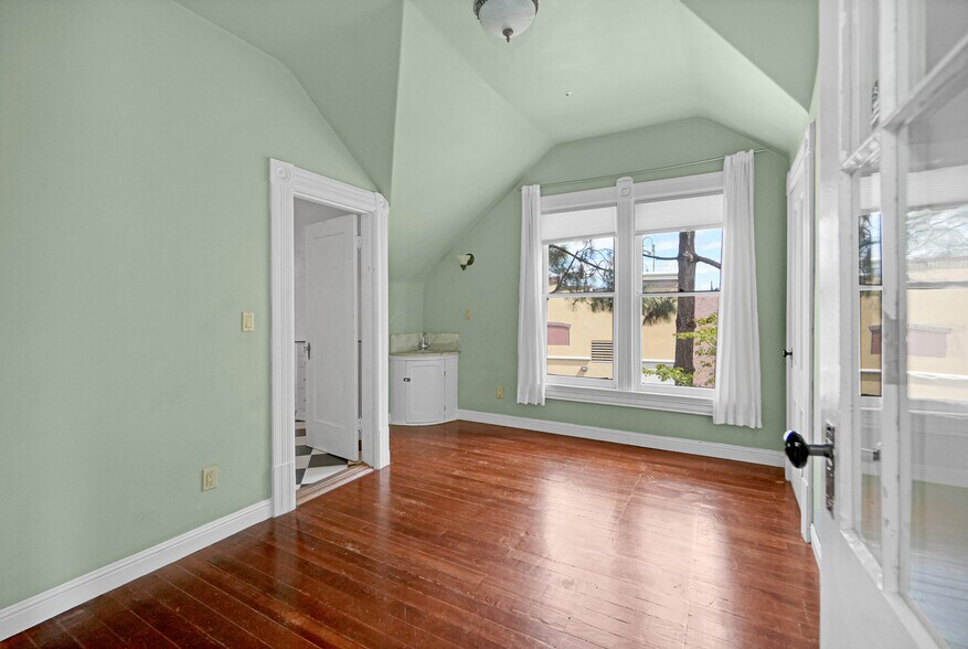 More Photos Of 742 B St, Hayward Restaurant For Sale