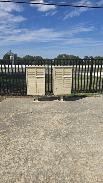 More Photos Of 4631 W US Highway 190, Belton Warehouse For Lease