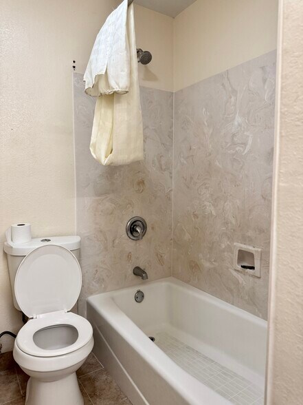 More Photos Of 990 Avenue K, Marrero Hotel For Sale