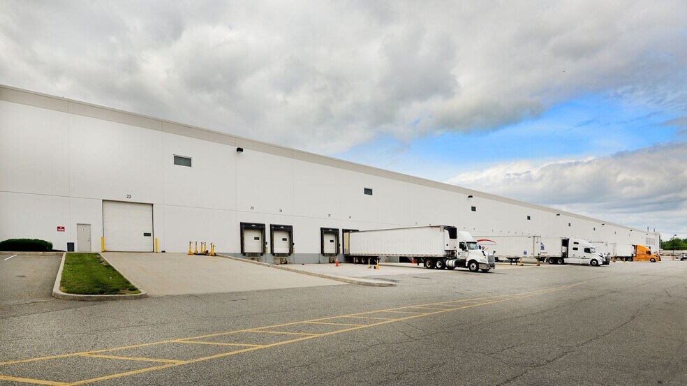 More Photos Of 901 W Linden Ave, Linden Distribution For Lease