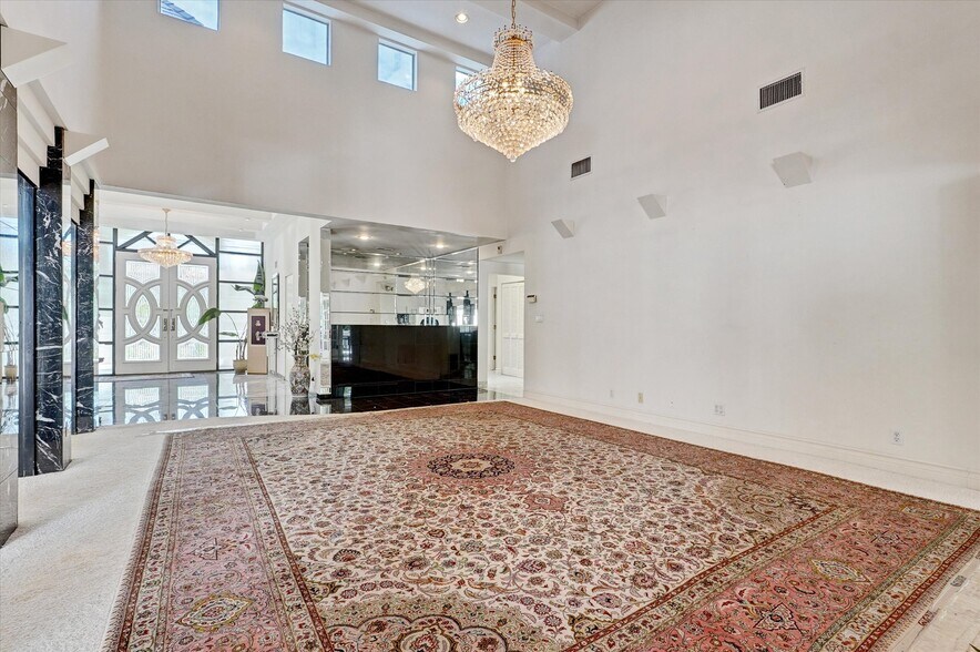 More Photos Of 4623 Hayvenhurst Ave, Encino Apartments For Sale