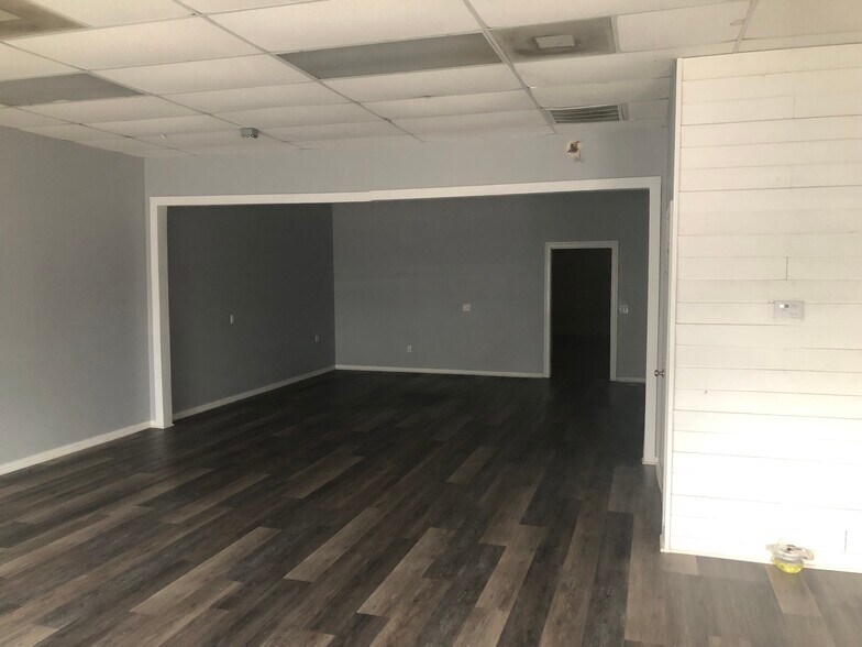 More Photos Of 8863 Anderson Mill Rd, Austin Showroom For Lease