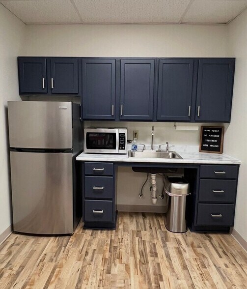 More Photos Of 146 Lake St N, Forest Lake Medical For Lease