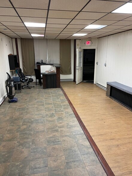 More Photos Of 325 N Main St, Liberty Flex For Lease