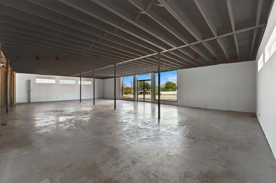 More Photos Of 2324 Vermillion St, Hastings Freestanding For Sale