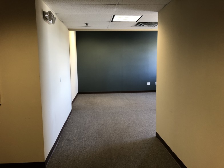 More Photos Of 29 Evans Pl, Pompton Plains Storefront Retail Office For Lease