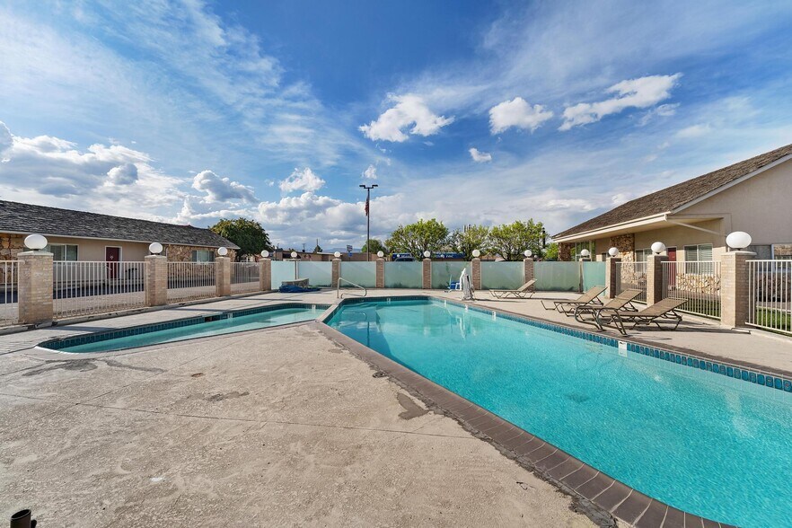 More Photos Of 423 W Main St, Vernal Hotel For Sale