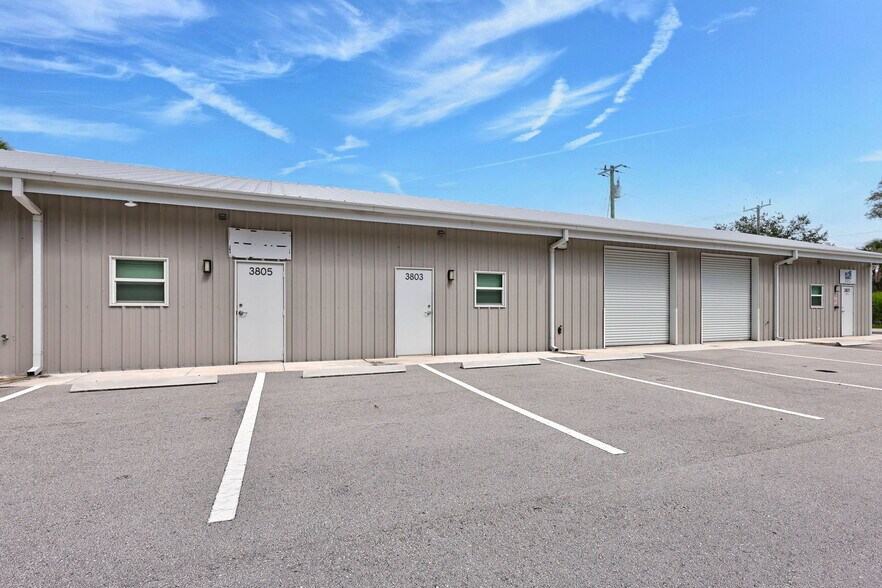 More Photos Of 3801-3815 Oleander Ave, Fort Pierce Warehouse For Lease