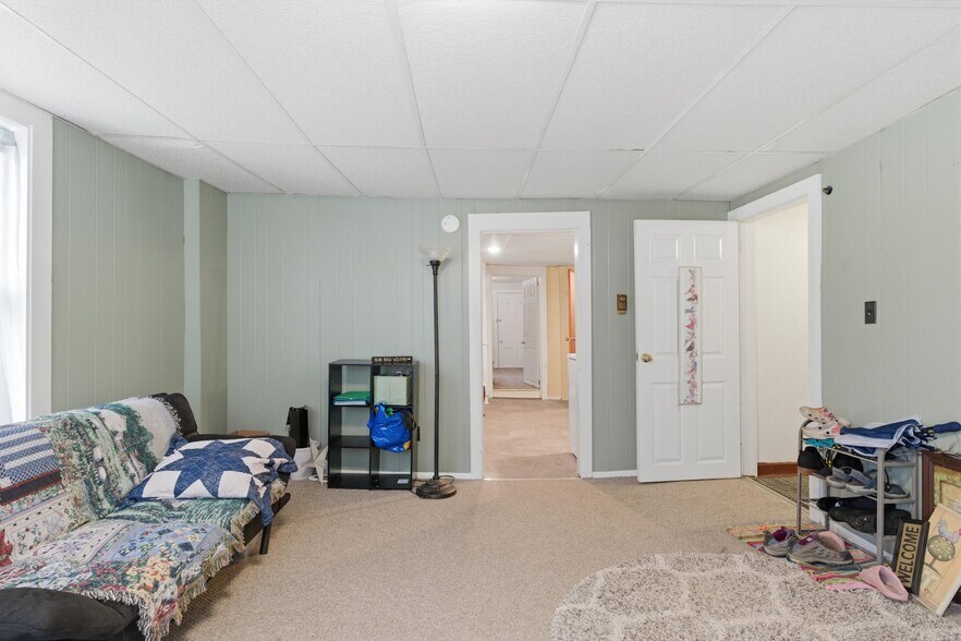 More Photos Of 198 N Main St, Salem Storefront Retail Residential For Sale