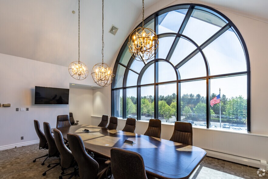 More Photos Of 500 Craig Rd, Manalapan Township Office For Lease