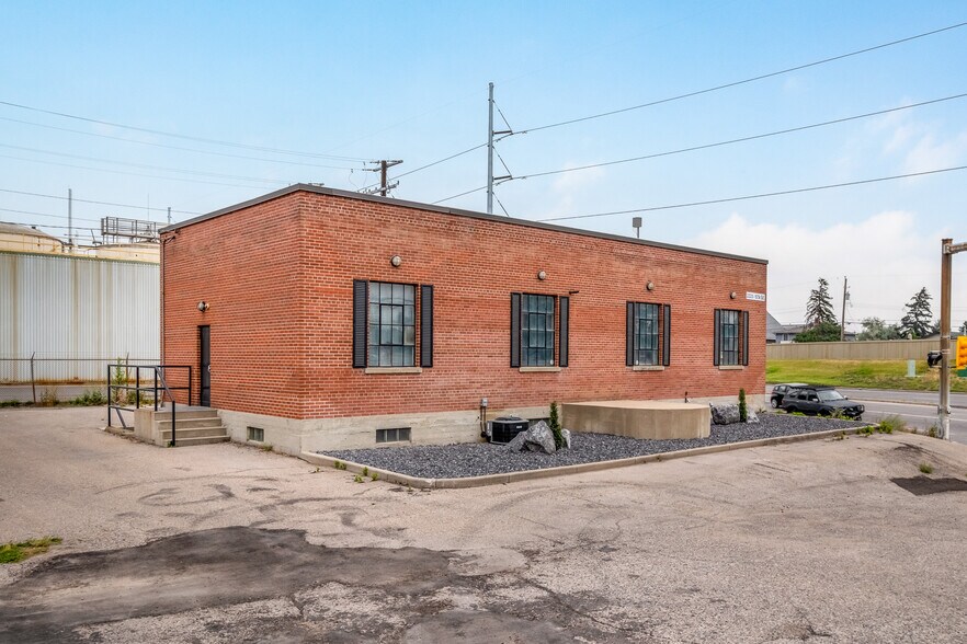 More Photos Of 2225 15th St SE, Calgary Warehouse For Sale