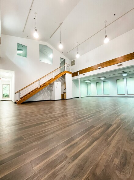 More Photos Of 2400 Empire Central, Dallas Medical For Sale