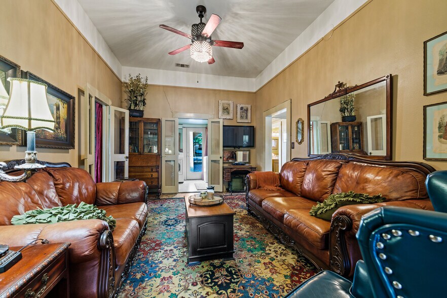 More Photos Of 303 W Austin St, Fredericksburg Office Residential For Sale
