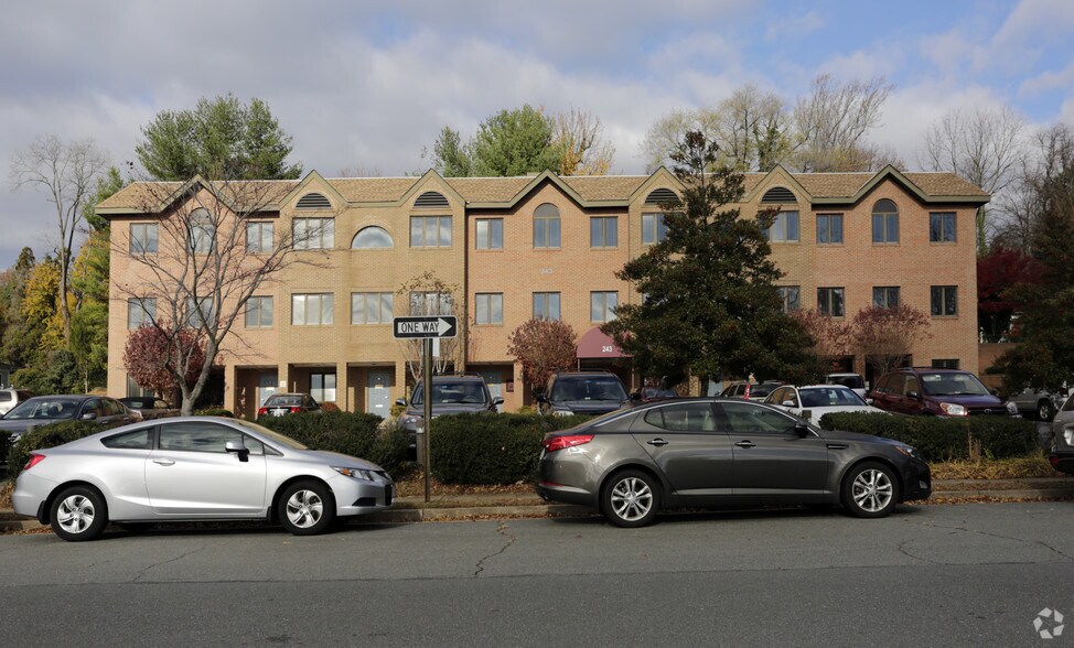 More Photos Of 243 Church St, Vienna Medical For Lease