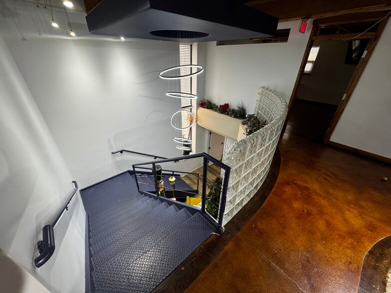 More Photos Of 1540 Hannah Ave, Forest Park Light Distribution For Lease