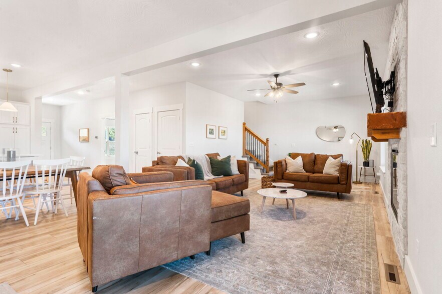 More Photos Of 129 Pioneer Peak, Kimberling City Specialty For Sale