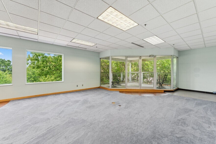 More Photos Of 4388 Shoreline Dr, Spring Park Storefront Retail Office For Sale