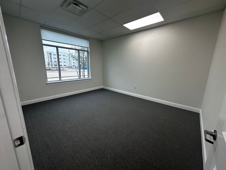 More Photos Of 945 Stockton Dr, Allen Unknown For Lease