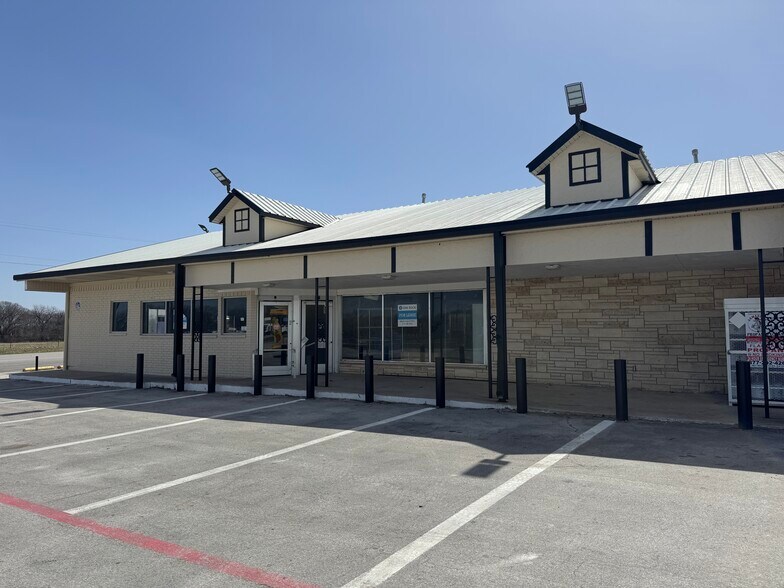 More Photos Of 430 J M Lindsay Blvd, Lindsay Freestanding For Lease