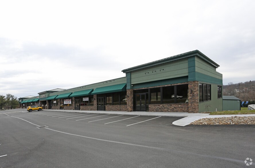 More Photos Of 1324-1328 Mars Evans City Rd, Evans City Showroom For Lease