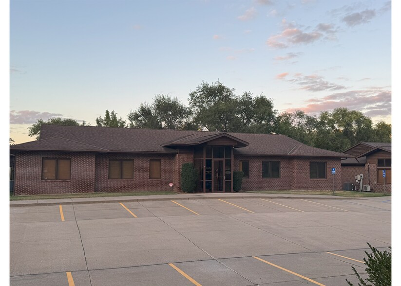 Primary Photo Of 1203 W Broadway, Columbia Office For Sale