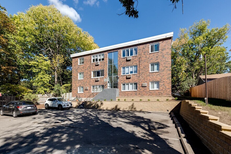 Primary Photo Of 748 Tatum St, Saint Paul Apartments For Sale